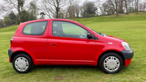 2001 Toyota Yaris 1.0 Vvt-I 16v Gs 3dr in Red — image 5