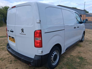 2022 Peugeot Expert 1.5 Bluehdi 1000 Professional Premium Standard Panel Van 6dr Diesel Manual Mwb Euro 6 (s/s) (100 Bhp) in White — image 5
