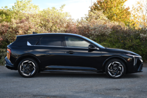 2026 Kia K4 1.6 T-Gdi Gt-Line Hatchback 5dr Petrol Dct Euro 6 (s/s) (147 Bhp) in Black — image 2