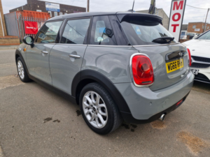 2016 MINI Hatch 1.5 Cooper D Hatchback 5dr Diesel Manual Euro 6 (s/s) (116 Ps) in Grey — image 6