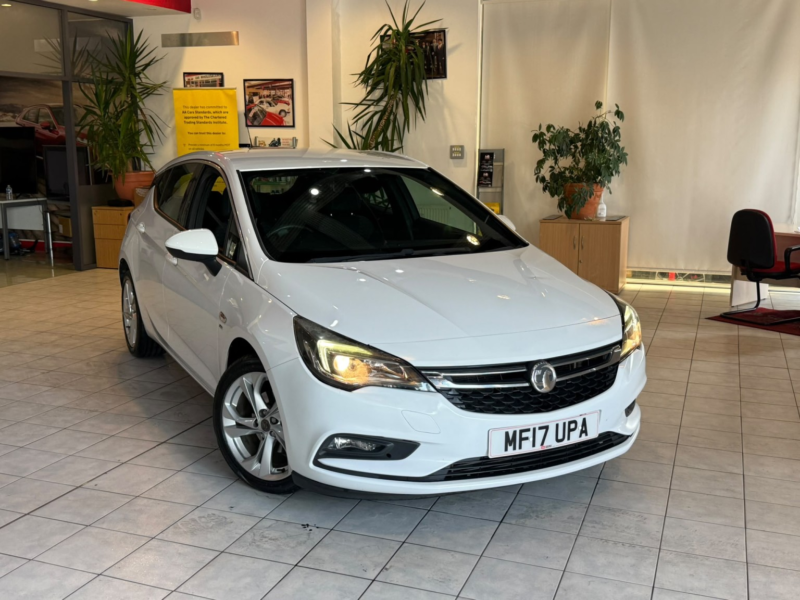 2017 Vauxhall Astra 1.4 I Turbo Sri in White — image 1