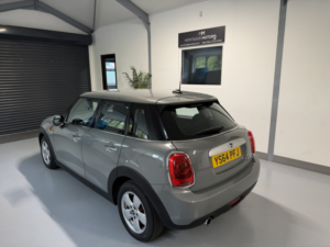 2014 MINI Hatch 1.5 5-Door Hatch Cooper D in Grey — image 4