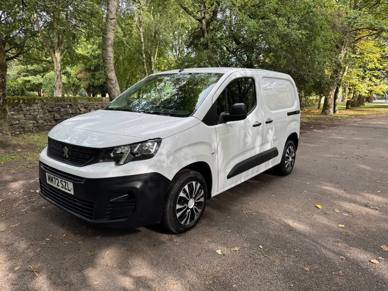 2022 Peugeot Partner Bluehdi Professional Premium Plus L1 in White — image 1