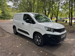 2022 Peugeot Partner Bluehdi Professional Premium Plus L1 in White — image 2