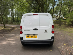 2022 Peugeot Partner Bluehdi Professional Premium Plus L1 in White — image 5