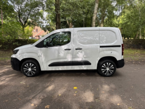 2022 Peugeot Partner Bluehdi Professional Premium Plus L1 in White — image 6
