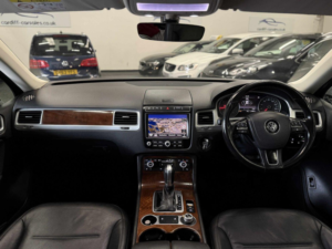 2017 Volkswagen Touareg 3.0 Tdi V6 Bluemotion Tech Se in Black — image 4