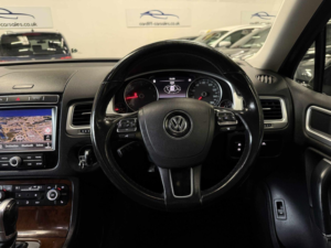2017 Volkswagen Touareg 3.0 Tdi V6 Bluemotion Tech Se in Black — image 5