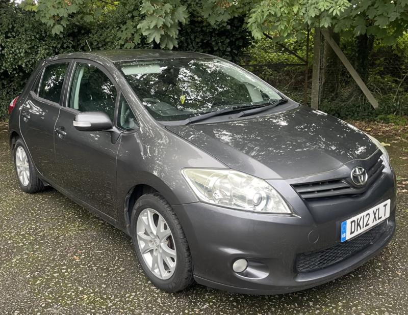 2012 Toyota Auris 1.6 V-Matic Tr in Grey — image 1