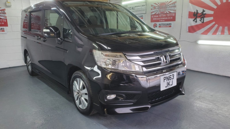 2013 Honda Stepwagon Spada 2.0 Auto 7 Seats in Black — image 1