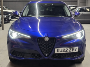 2022 Alfa Romeo Stelvio 2.0 2.0 Turbo Petrol 200hp AWD Sprint in Blue — image 2