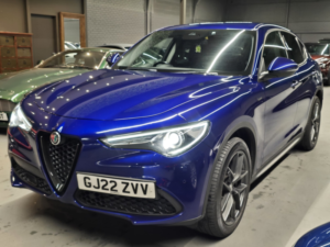 2022 Alfa Romeo Stelvio 2.0 2.0 Turbo Petrol 200hp AWD Sprint in Blue — image 3