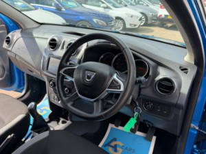 2017 Dacia Sandero Stepway 0.9 Tce Laureate Euro 6 (s/s) 5dr in Blue — image 3