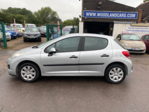 2009 Peugeot 207 Urban 1.4 8v 5 Door **1 Previous Owner** in Silver — image 5