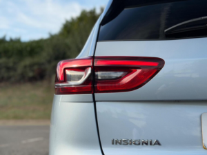 2017 Vauxhall Insignia 2.0 Turbo D Blueinjection Sri Vx Line Nav Sports Tourer Euro 6 (s/s) 5dr in Silver — image 6