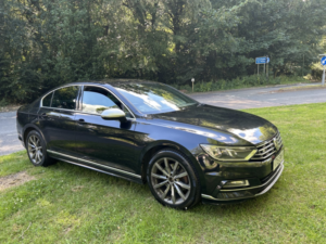 2015 Volkswagen Passat 2.0 Tdi Bluemotion Tech R-Line in Black — image 2