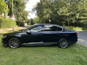 2015 Volkswagen Passat 2.0 Tdi Bluemotion Tech R-Line in Black — image 5