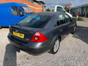 2005 Ford Mondeo 2.0 Tdci Siv Zetec 5dr in Grey — image 6