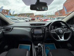2017 Nissan Qashqai 1.5 Dci N-Connecta Euro 6 (s/s) 5dr in Red — image 2