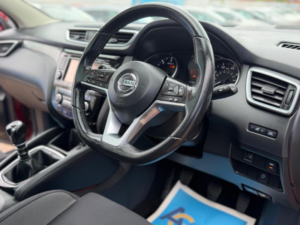 2017 Nissan Qashqai 1.5 Dci N-Connecta Euro 6 (s/s) 5dr in Red — image 3