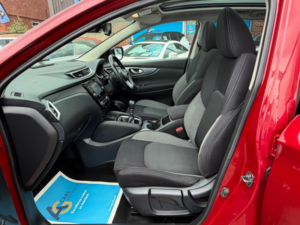 2017 Nissan Qashqai 1.5 Dci N-Connecta Euro 6 (s/s) 5dr in Red — image 4