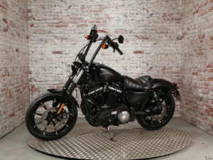 2016 Harley-Davidson Sportster Xl883n Iron 883 in Black — image 5