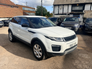 2017 Land Rover Range Rover Evoque Td4 Se Tech in White — image 3