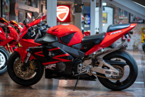 2002 Honda Cbr900rr Fireblade *upgraded Exhaust* in Red — image 3