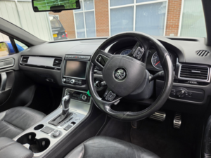 2015 Volkswagen Touareg 3.0 Tdi V6 Bluemotion Tech R-Line SUV 5dr Diesel Tiptronic 4WD Euro 6 (s/s) (262 Ps) in Blue — image 6