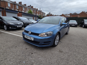 2014 Volkswagen Golf 1.6 Tdi Bluemotion Tech Se in Blue — image 3