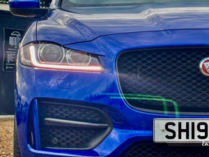 2019 Jaguar F-Pace 2.0 D180 R-Sport Auto AWD Euro 6 (s/s) 5dr in Blue — image 6