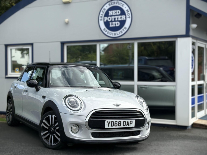 2018 MINI Hatch 1.5 Cooper Steptronic Euro 6 (s/s) 5dr in Silver — image 1