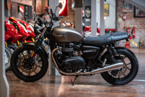 2019 Triumph Street Twin *upgraded Suspension - 1 Former Keeper* in Gold — image 3