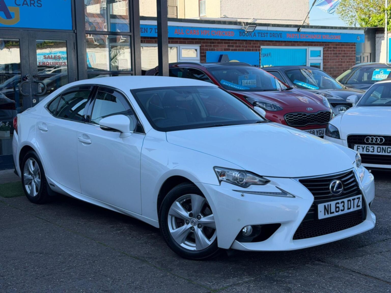 2013 Lexus Is 2.5 300h Se E-CVT Euro 5 (s/s) 4dr in White — image 1