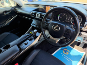 2013 Lexus Is 2.5 300h Se E-CVT Euro 5 (s/s) 4dr in White — image 3