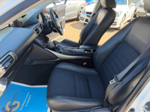 2013 Lexus Is 2.5 300h Se E-CVT Euro 5 (s/s) 4dr in White — image 4