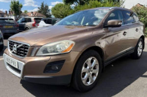 2010 Volvo Xc60 2.4 D5 Se Lux Geartronic AWD Euro 4 5dr in Bronze — image 3