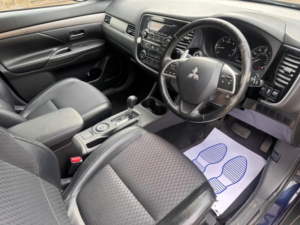 2015 Mitsubishi Outlander 2.2 Di-D Gx3 Auto 4WD Euro 5 (s/s) 5dr in Blue — image 5