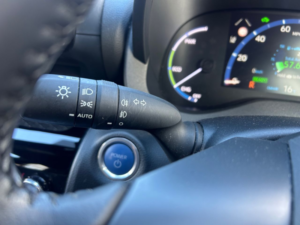 2022 Toyota Yaris Cross 1.5 Vvt-H Design SUV 5dr Petrol Hybrid E-CVT Euro 6 (s/s) (116 Ps) in Silver — image 4