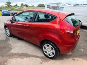 2010 Ford Fiesta 1.4 Tdci Edge Hatchback 3dr Diesel Manual (110 G/km, 67 Bhp) in Red — image 5