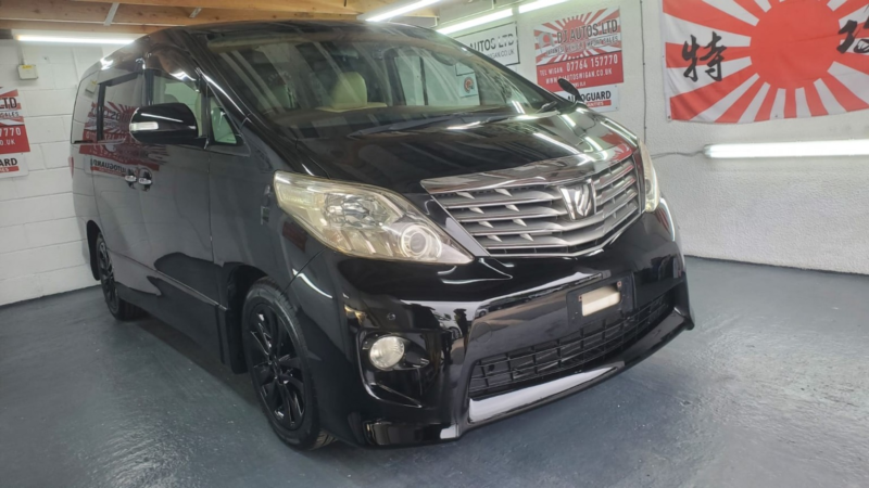 2008 Toyota Alphard Sunroofs Only 50k Miles in Black — image 1