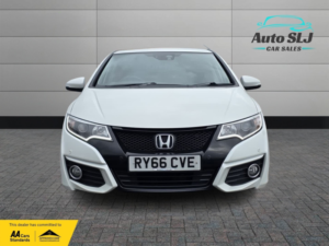 2017 Honda Civic 1.8 I-Vtec Se Plus in White — image 5