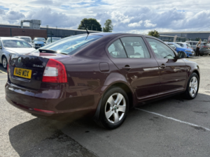 2011 Skoda Octavia 2.0 Tdi Elegance in Red — image 3
