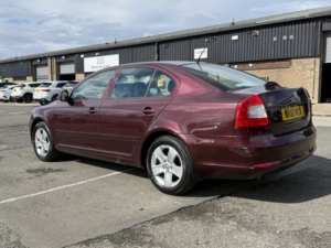 2011 Skoda Octavia 2.0 Tdi Elegance in Red — image 4
