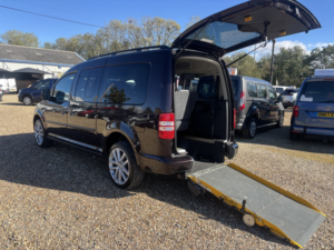 2013 Volkswagen Caddy Maxi Life 7 SEAT Auto Wav Wheelchair Accessible Vehicle Automatic 1.6 Tdi Cr in Red — image 6