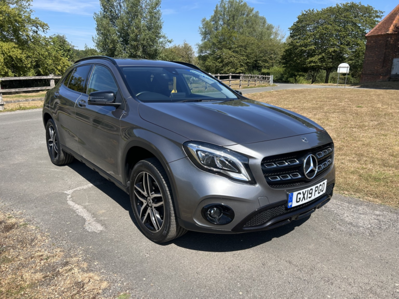 2019 Mercedes-Benz Gla 1.6 Petrol Gla 180 Urban Edition in Grey — image 1