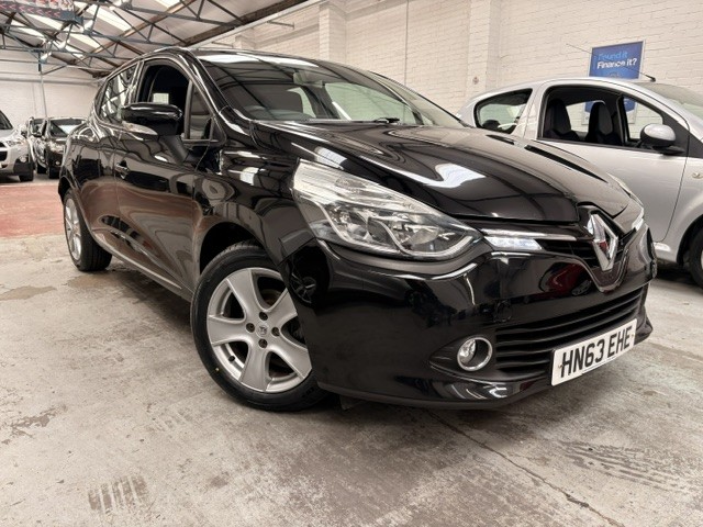2013 Renault Clio 1.2 16v Dynamique Medianav in Black — image 1