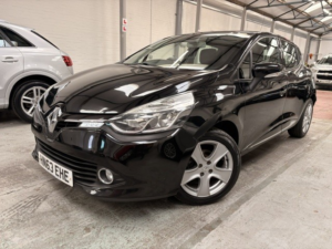 2013 Renault Clio 1.2 16v Dynamique Medianav in Black — image 2