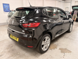 2013 Renault Clio 1.2 16v Dynamique Medianav in Black — image 4