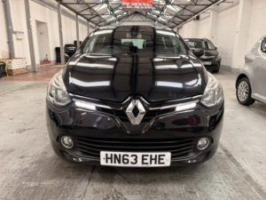 2013 Renault Clio 1.2 16v Dynamique Medianav in Black — image 5